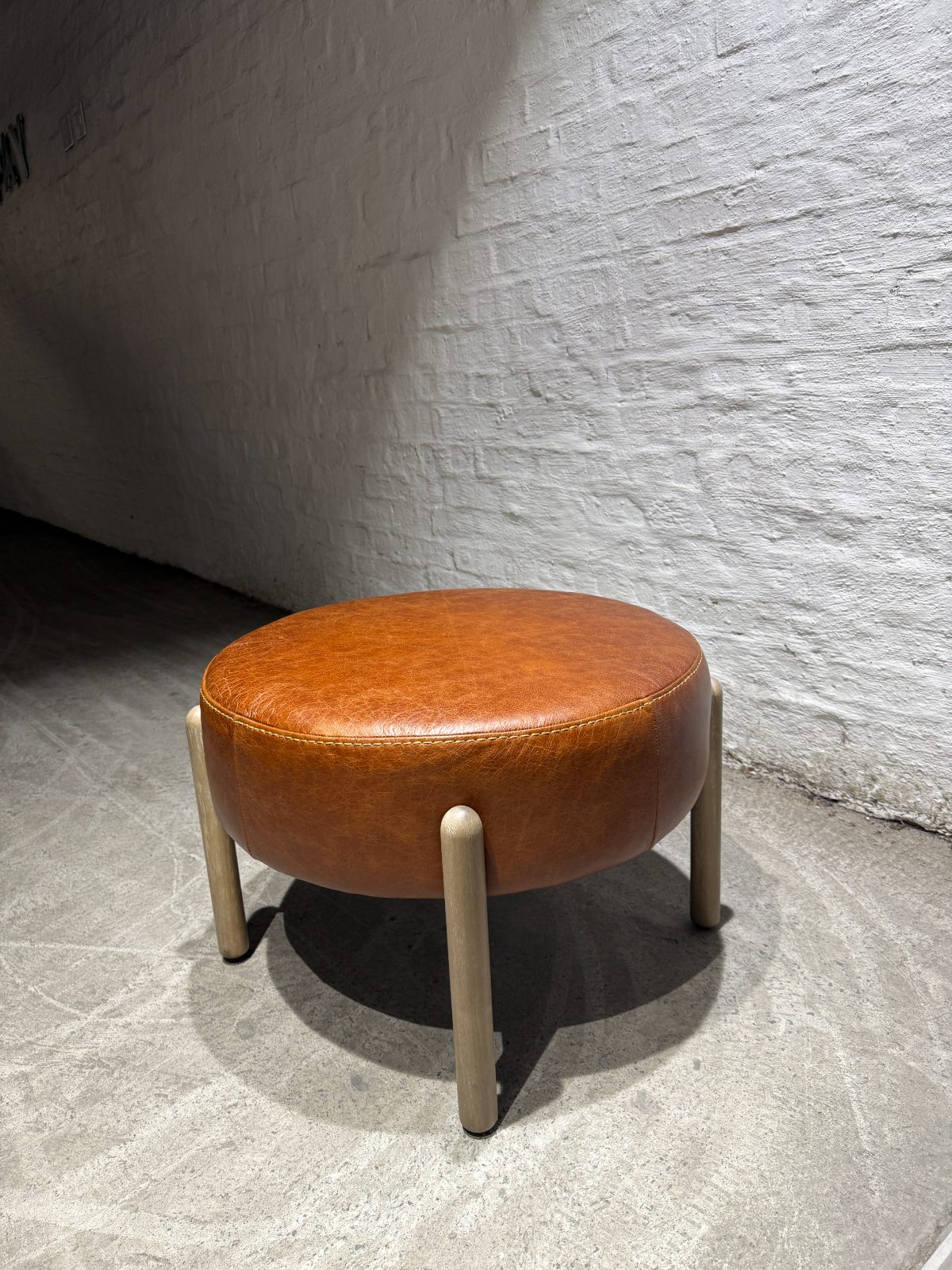 Cielo Prague Round Leather Footstool and Solid Rubberwood Legs