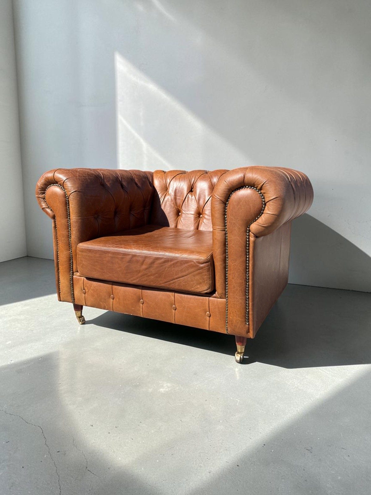 Ukuni Castor Wheel leather chesterfield