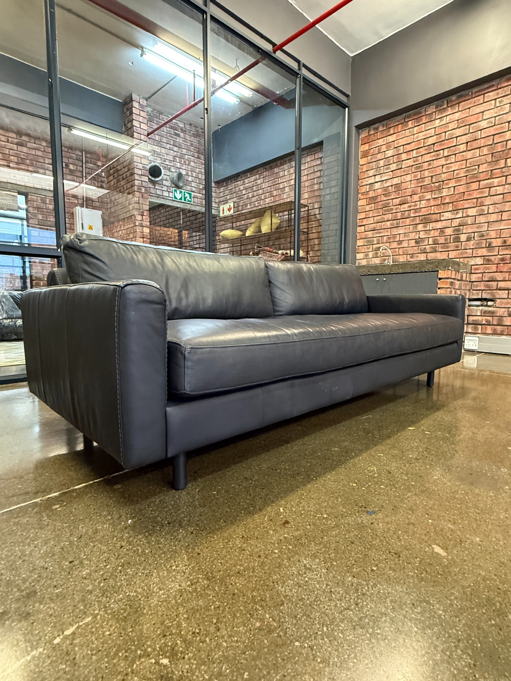 Weylandts Genuine leather 3 seater couch in grey/black